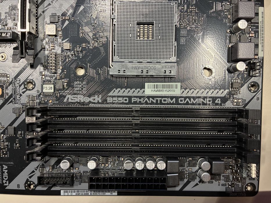 Placa de baza ASRock B550 Phantom Gaming 4 (Socket AM4)