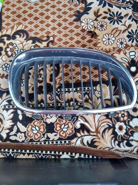 Vând grile fata bmw e60