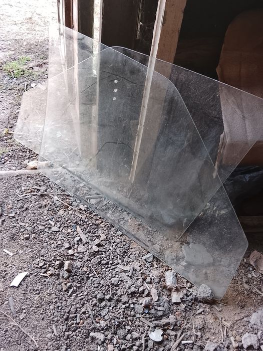 Продам боковые стекла