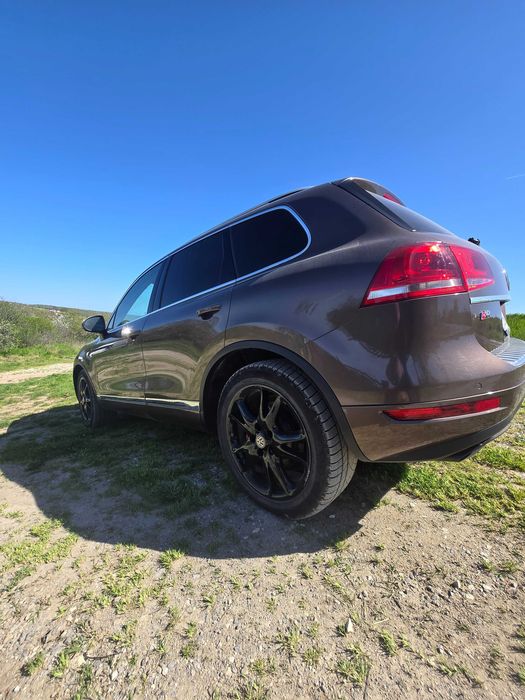 VW Touareg 4.2TDI V8 380к.с...R line ..KeyGo Dynaudio ..DISTRONIC