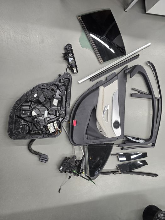 Usa stanga spate Mercedes C Class W205 - reconditionata