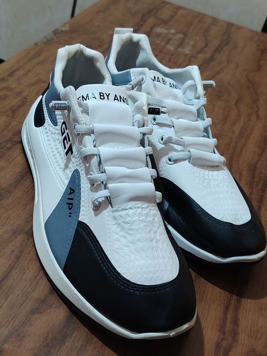 42-oʻlchamli erkaklar krossovkasi