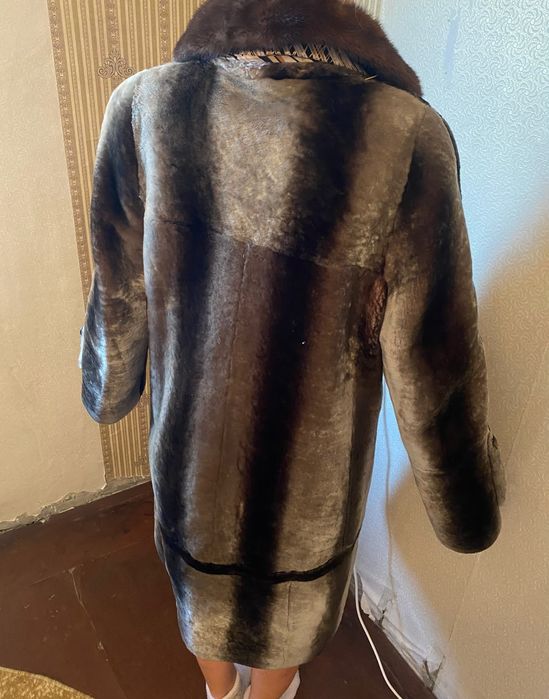 Продам шубу женскую