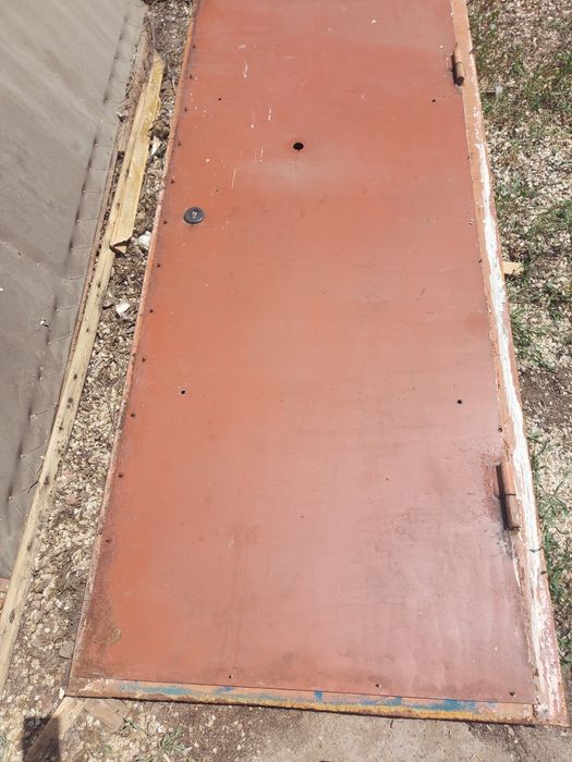 Продаётся дверь входная