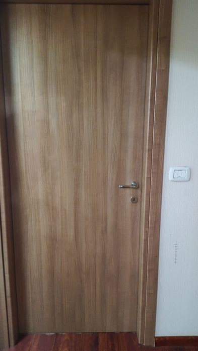 Двери 8 штук б/у