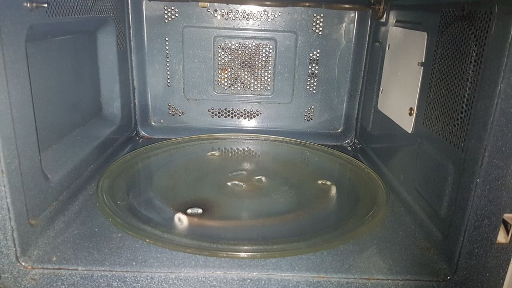 Продаю микроволновую печь  бу