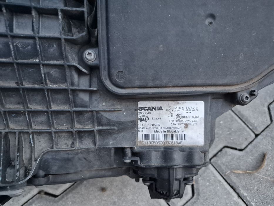 Vând faruri și oglinzi  SCANIA model 2022 pana in prezent