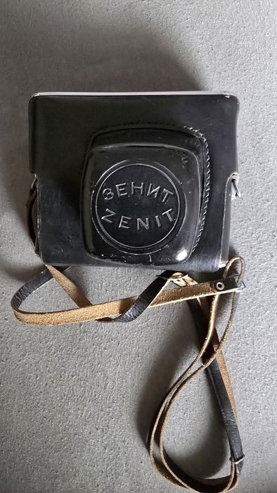 Aparat foto Zenit E cu obiectiv Pentacon 50 cu 1.8