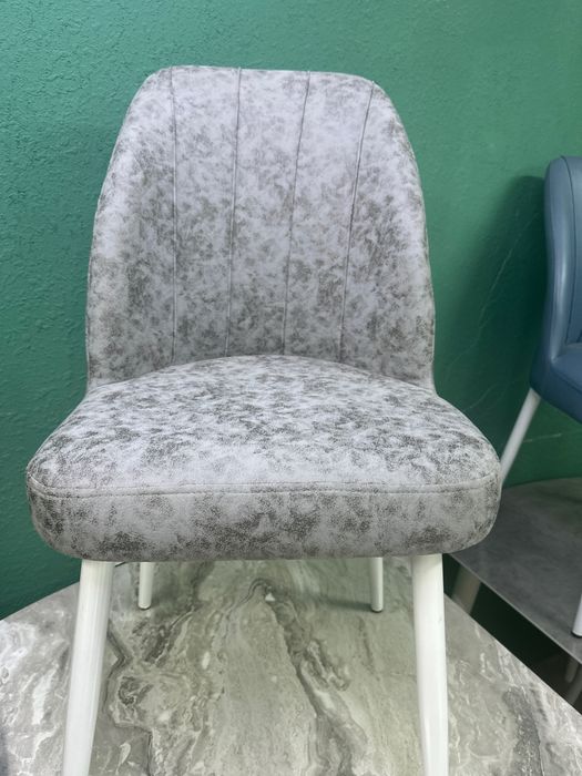 Стол стул для кухни.