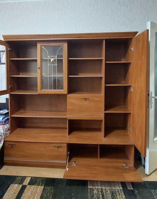 Продавам запазена секция