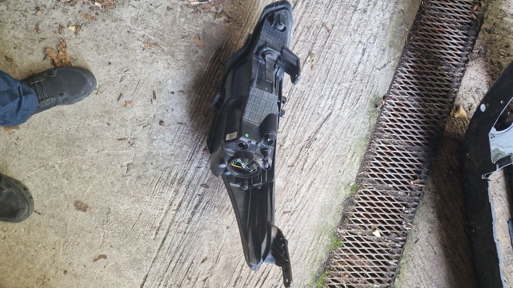 Десен фар за Хюндаи и20 след 2015та