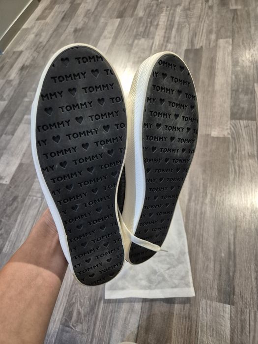 Кецове на Tommy Hilfiger