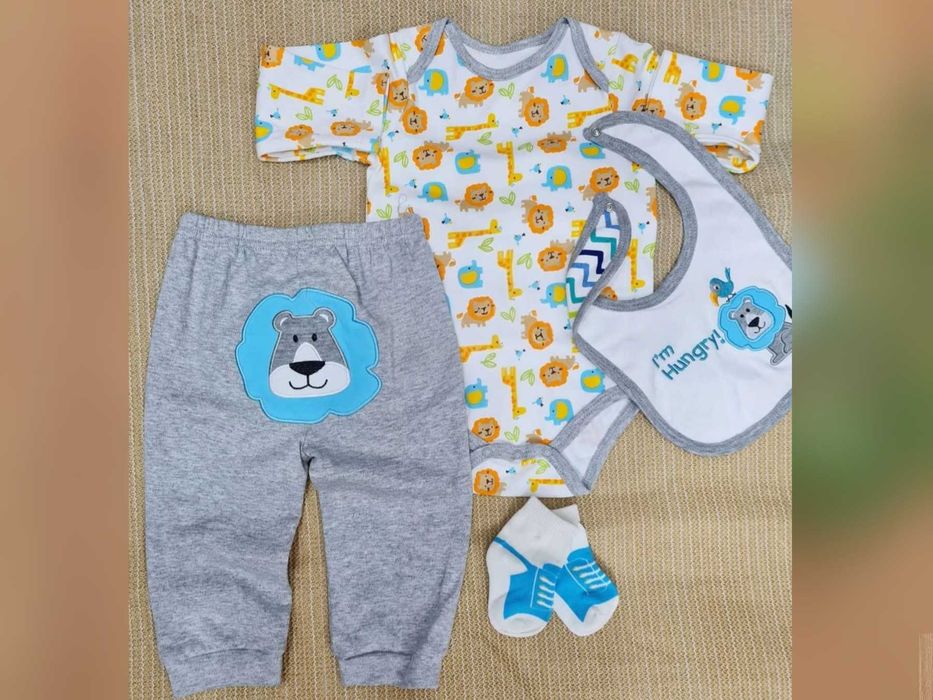 Бебешки комплект (боди, панталон, лигавник и чорапки)