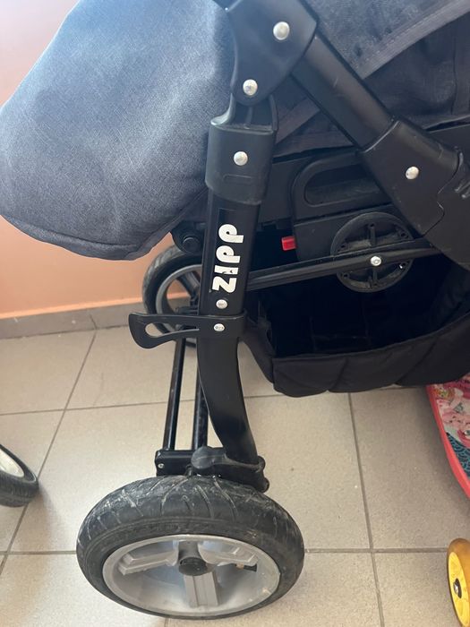 Отдам в дар  коляску в нормальном состоянии