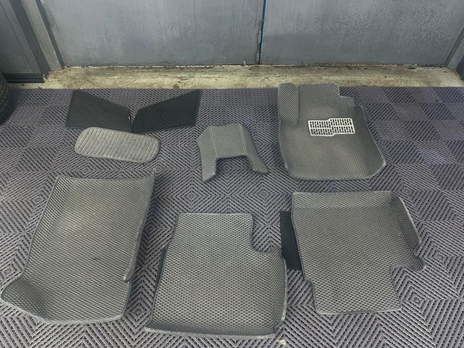 Б/у эво полик и шторка на тойота 30