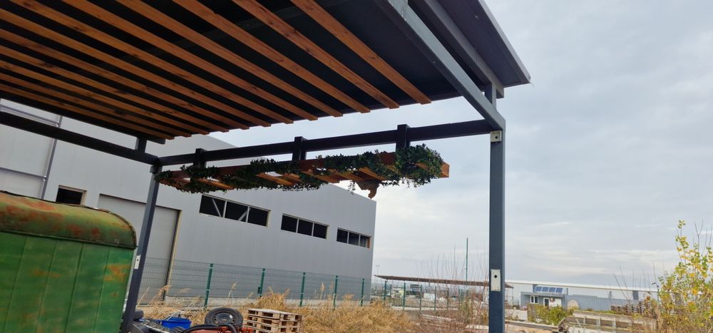 Продавам две готови метални конструкции подходящи за барбекю, навес,