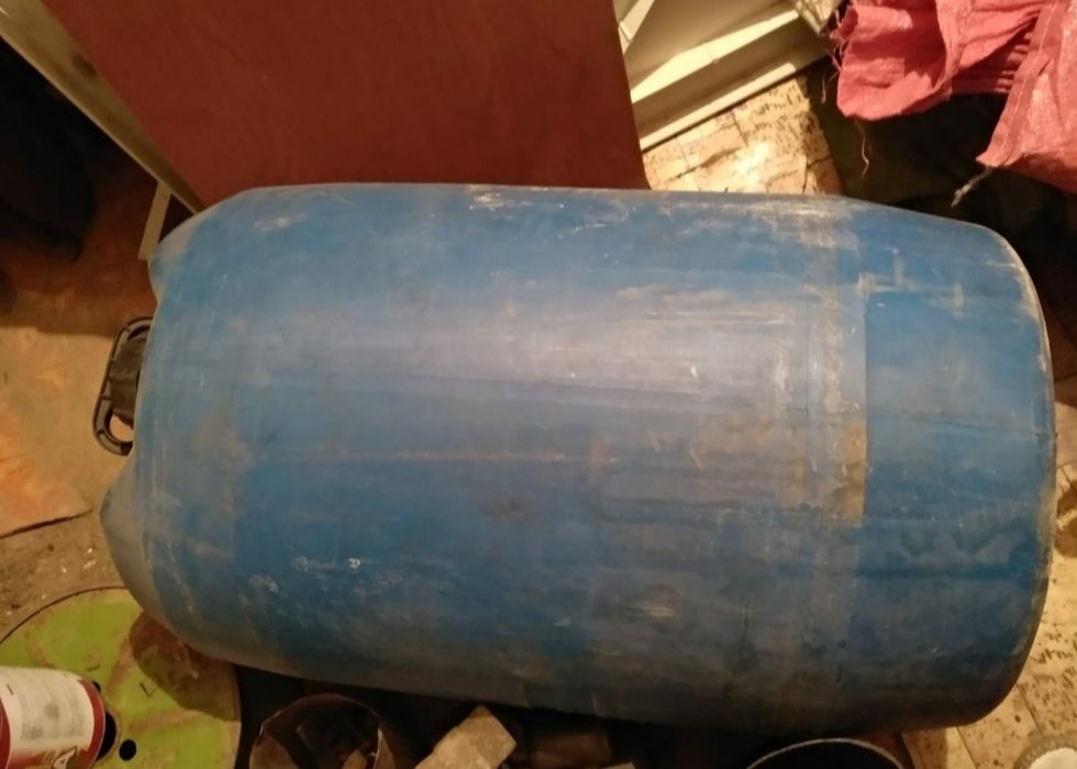 Продам пластиковую бочку