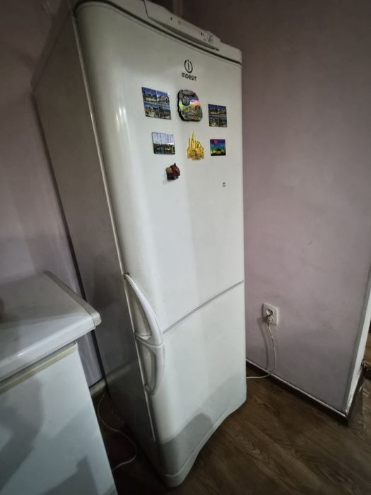 Холодильник indesit
