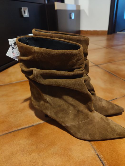 Botine din piele întoarsă ZARA