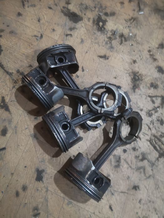 Ниссан Мурано, поршни, шатуны.