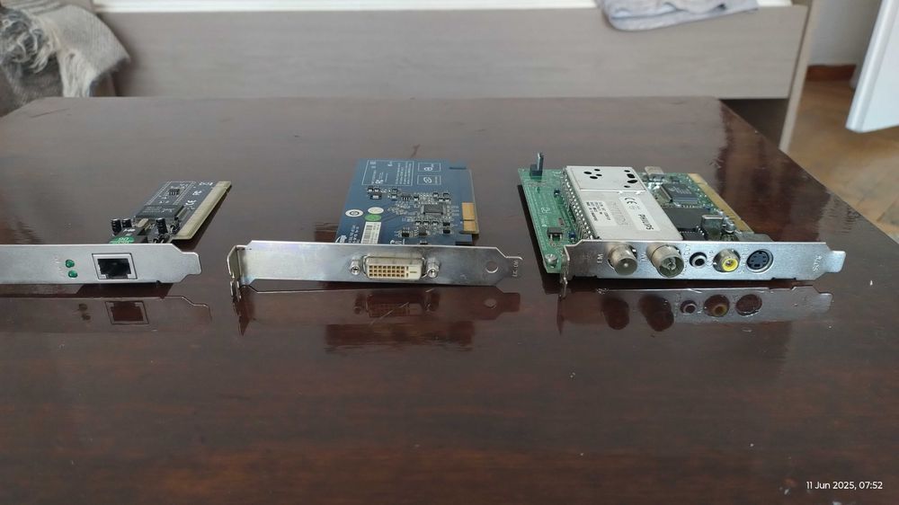 Различни компютърни компоненти