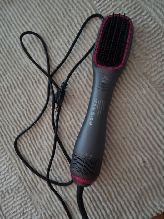 Perie par  cu  aer cald și ioni pt  indreptat și uscat par  simultan