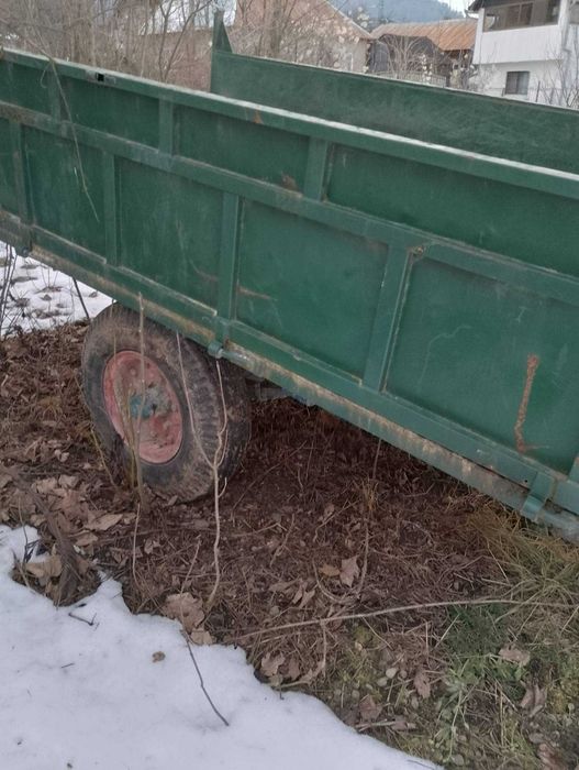 Remorca basculabilă