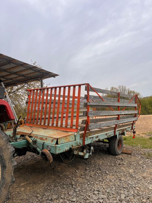 Vand tractor, semanatoare, plug, tocatoare si grapa rotativa