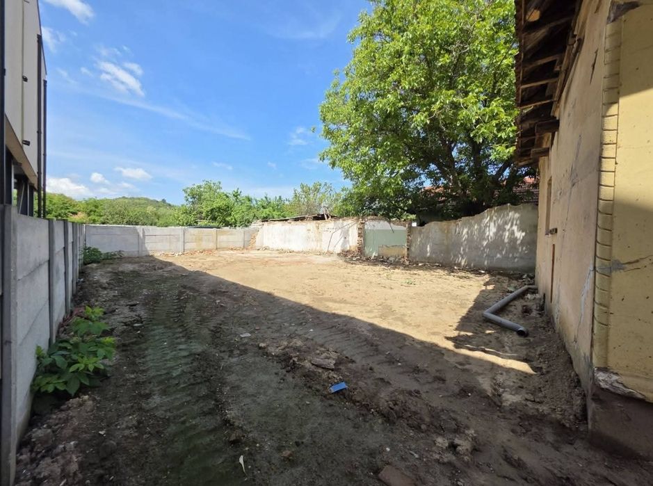 Casa cu beci, la strada principla in Podari, 4,5 km de Craiova