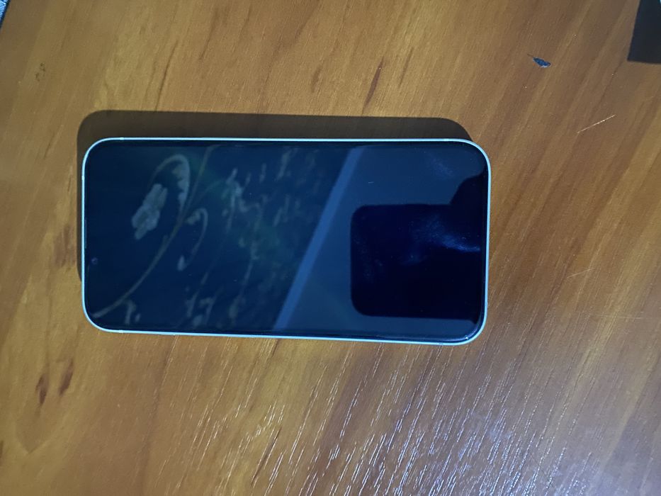 продам iPhone 13