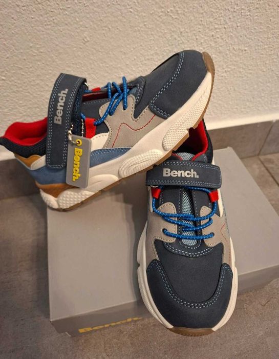 Adidasi Bench noi