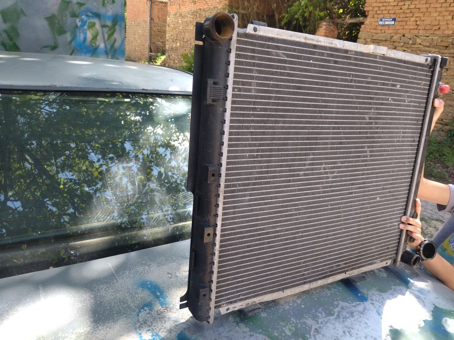 Воден радиатор Мерцедес 124 дизел