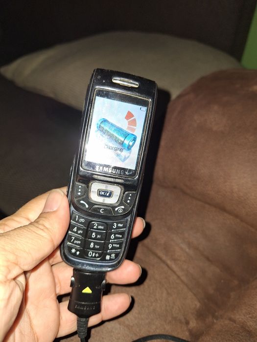 GSM Samsung телефон.