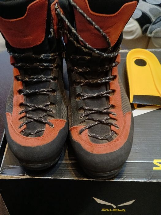 Страхотни обувки за планина Salewa 42