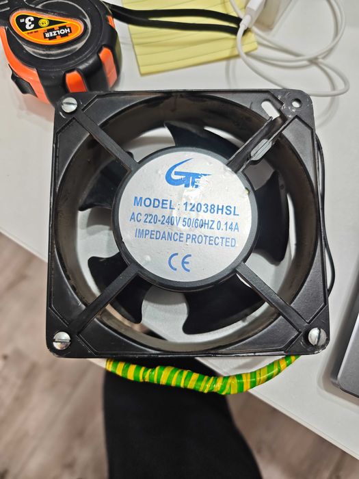 Ventilator axial 220V 120×120×25 mm – carcasă metalică, debit mare