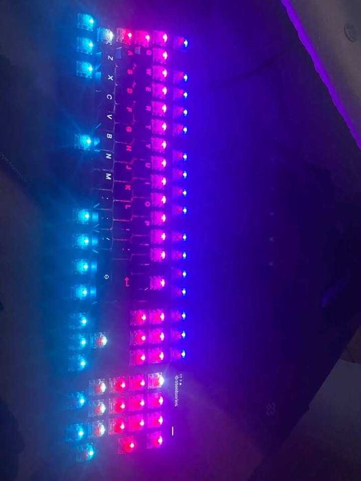 Vând tastatură gaming SteelSeries Apex Pro