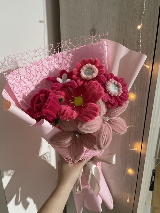 Buchet de flori din sârmă plușată