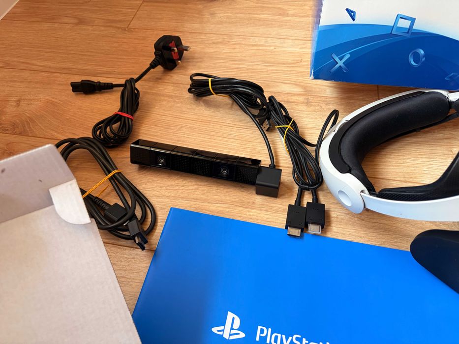 PS 4 VR комплект + камера + 2 Move контролера + игра PlayStation