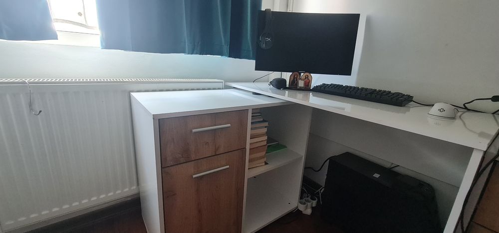 Birou de colț alb lucios, cu stejar, cadou scaun