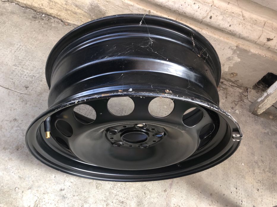 Vând jantă VW originală marimea 16 .