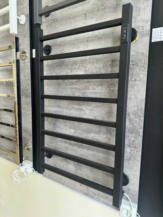 Квалратный полотенцесушитель из нержавейки от производителя.