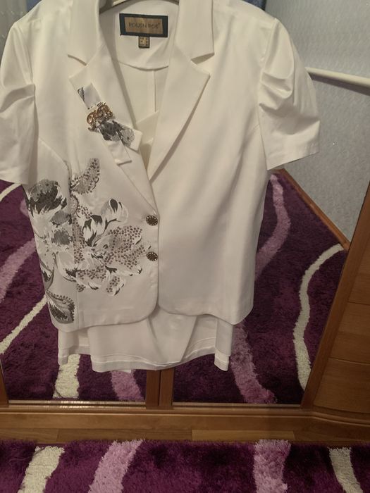 Продам новый женский костюм нарядный турецкий неи разу не одевала