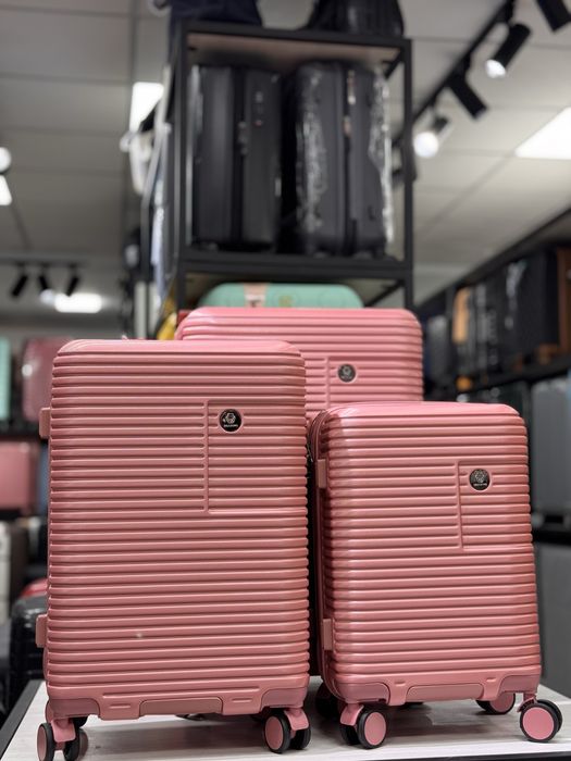 3 чемодана по акции противоударные