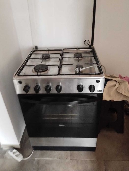 Aragaz si combina frigorifica. Se pot vinde si separat