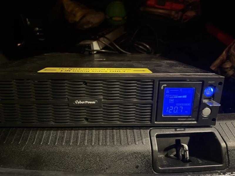 UPS CyberPower – 3000VA, Perfect Funcțional