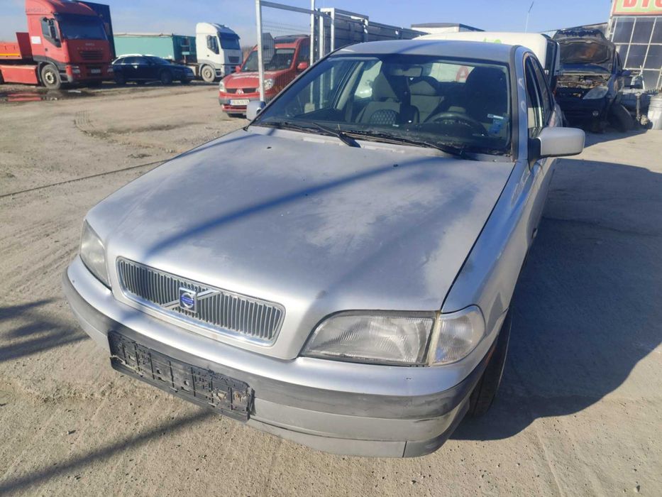 Volvo S40 1.6 - 109к.с  - 1999г. на части