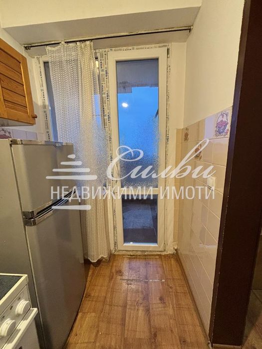 Дава се под наем Тристаен апартамент в Шумен, Болницата - 92 кв.м за 255 € - Снимка #3
