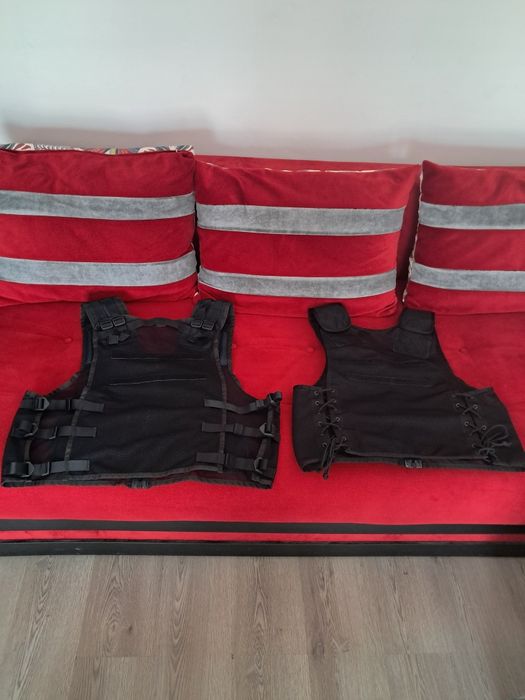 Vând 2 veste tactice noi , ajustabile (modele diferite )