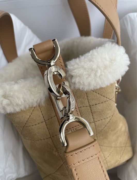 Dior чанта с пух