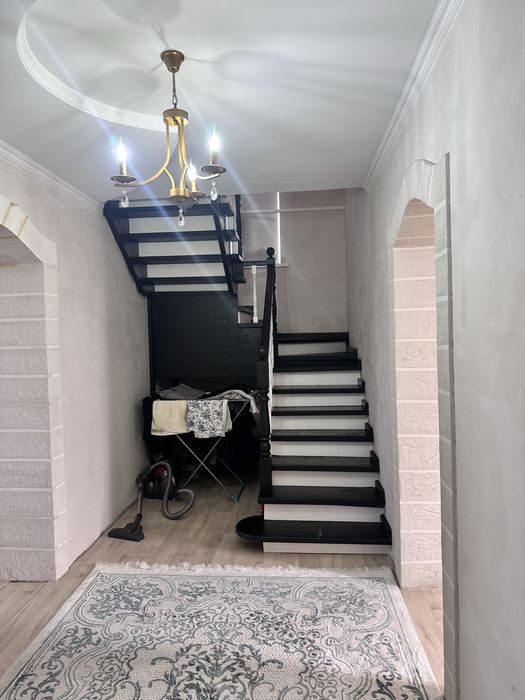 Продам 2 уровневый дом